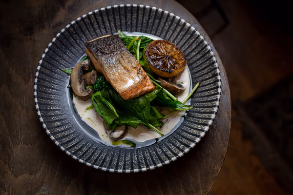 Lazac steak tejszínes - parajos portobello gombával