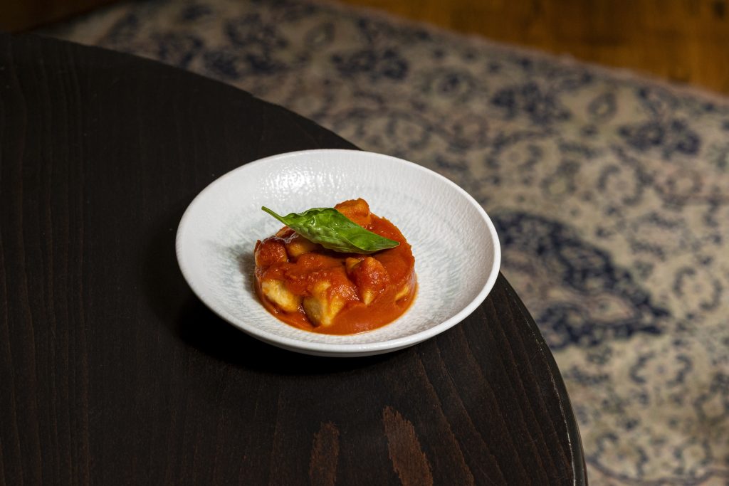 Házi gnocchi zöldséges paradicsomszósszal