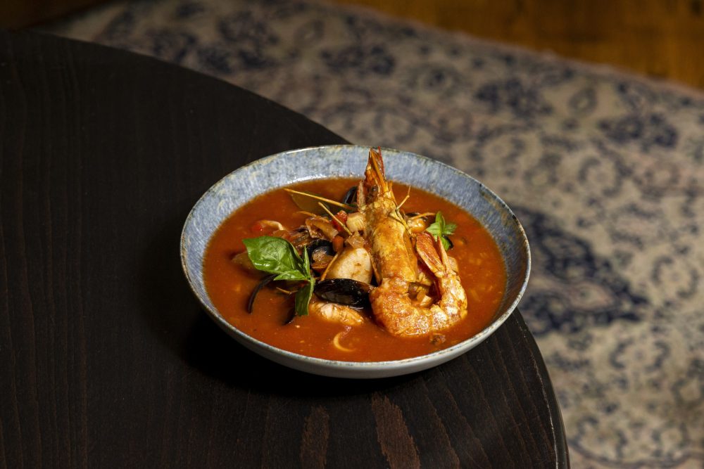 Livornói pikáns halleves