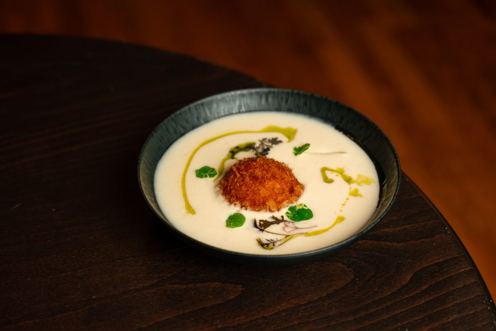 Paszternákkrémleves sütőtökös ’ndujás arancinivel