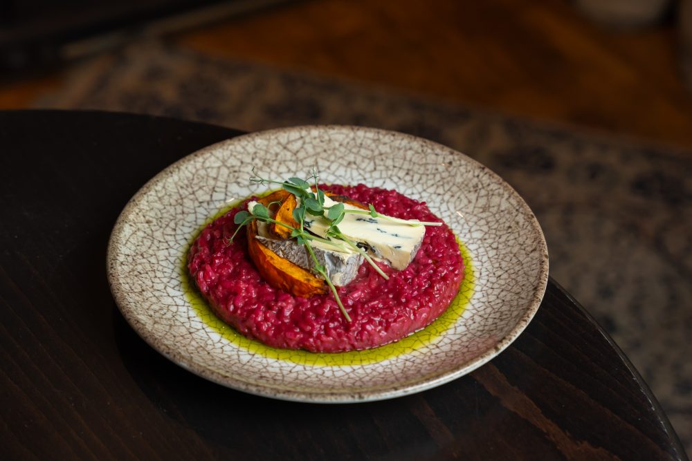 Céklás rizottó Montagnolo Kaserei kékpenészes sajttal és hokkaido tökkel